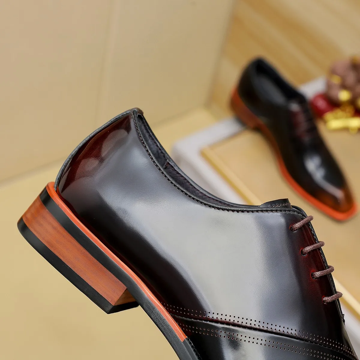 Men's shoes 💰620 💰 Louis Vuitton LV ® Autumn and Winter 🆕 models 🔛Full shoe counter First layer cowhide, 🐂leather lined casual shoes for men, super soft outsole, essential for driving. Counter synchronized original first layer cowhide completely 1:1 mold customization 🌹Top version, 2 colors available! Number: 38-45 (37.46. Customized)